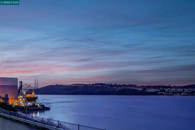 a view of entryway and hall