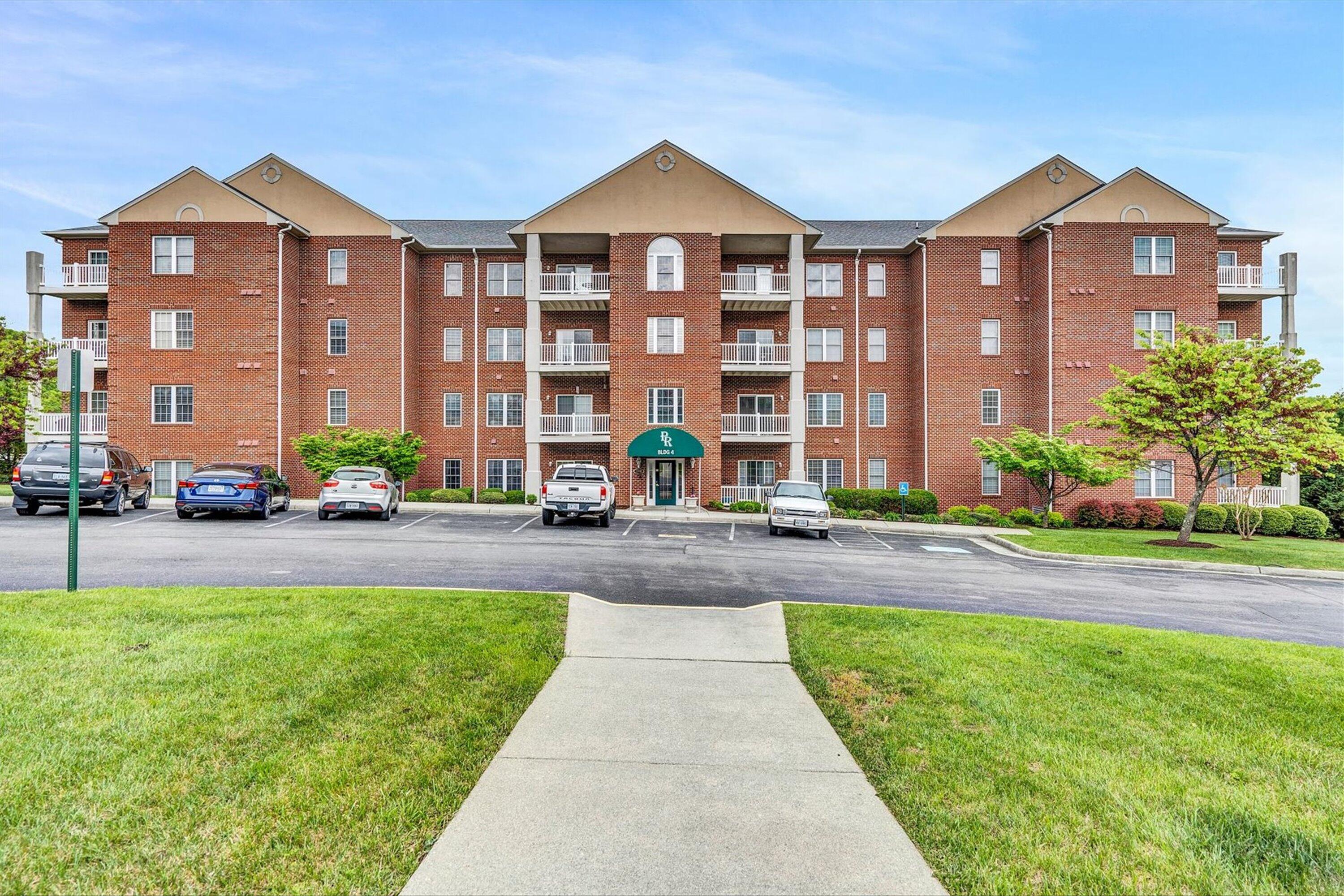 4448 Pheasant Ridge Road, Unit 406 Roanoke, VA 24014 - Photo 3 of 36 03-03-DSC5045