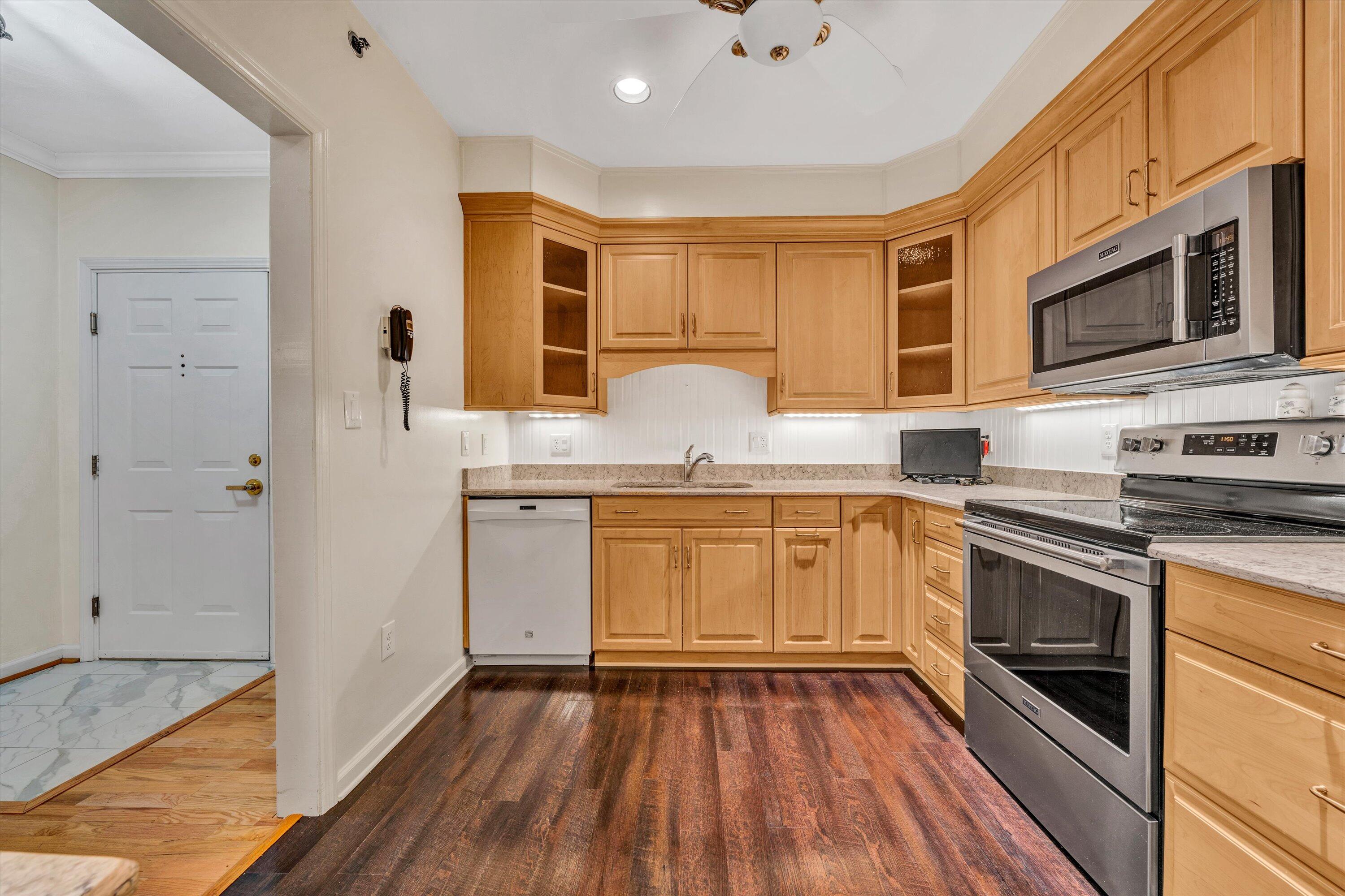 4448 Pheasant Ridge Road, Unit 406 Roanoke, VA 24014 - Photo 8 of 36 07-011520240003