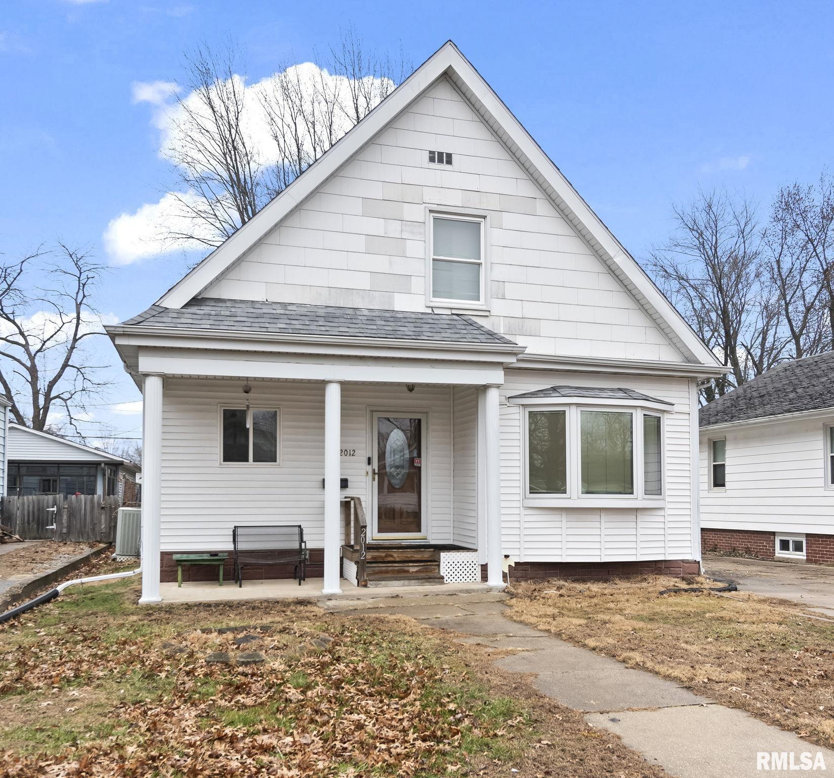 2012 South Pasfield Street Springfield, IL 62704 - Photo 2 of 31 Gallery Image 2