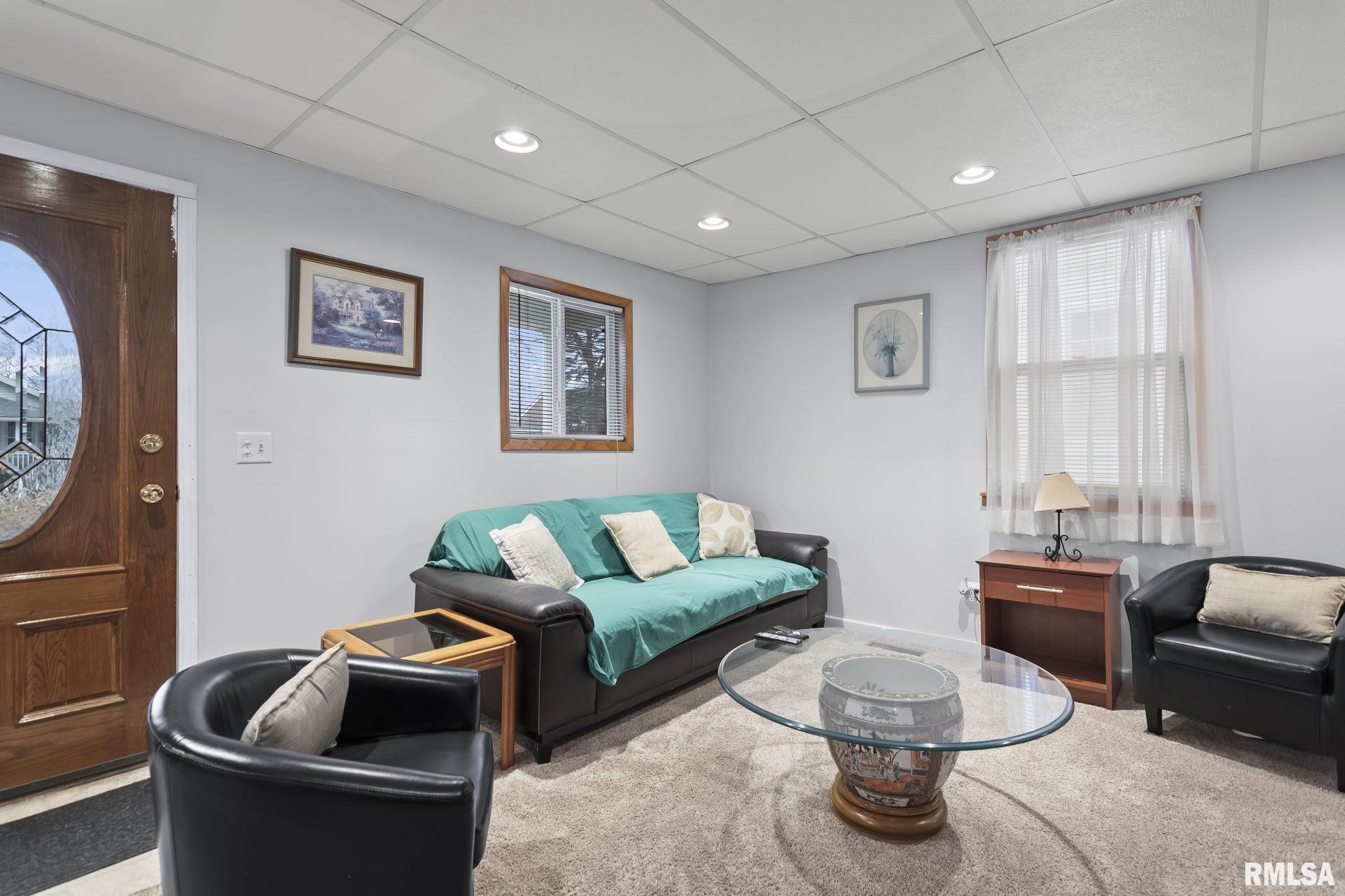 2012 South Pasfield Street Springfield, IL 62704 - Photo 4 of 31 Gallery Image 4