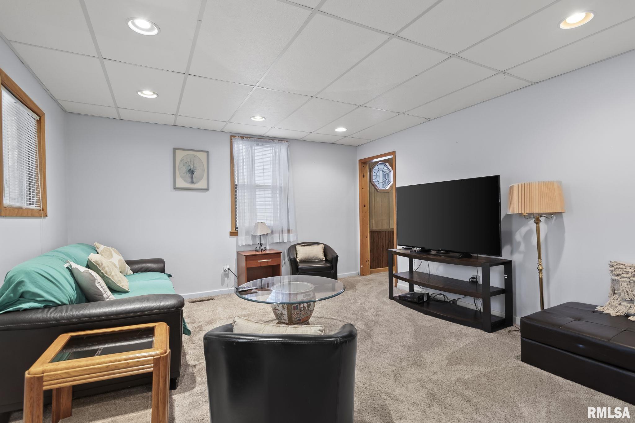 2012 South Pasfield Street Springfield, IL 62704 - Photo 5 of 31 Gallery Image 5