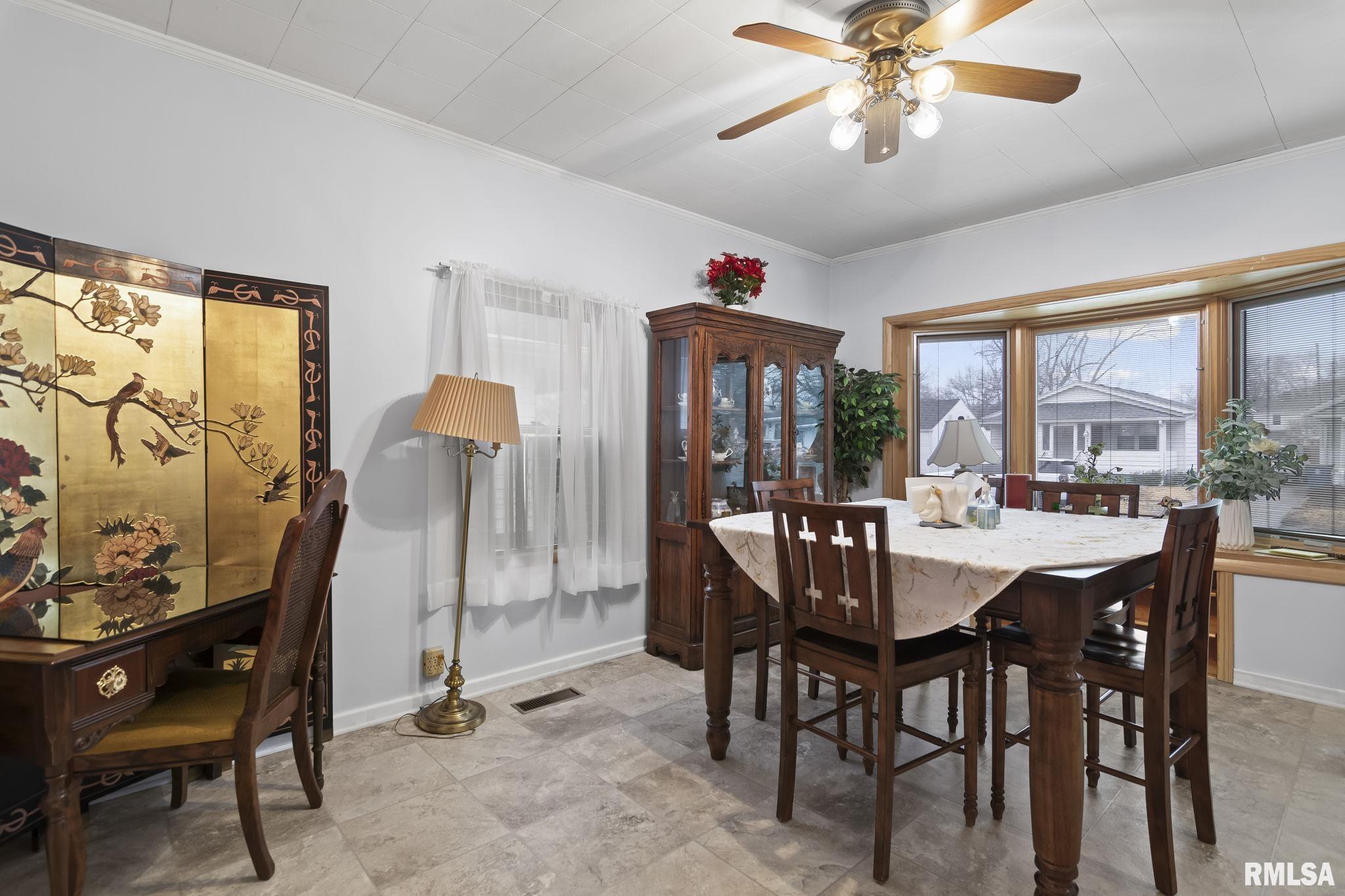2012 South Pasfield Street Springfield, IL 62704 - Photo 8 of 31 Gallery Image 8
