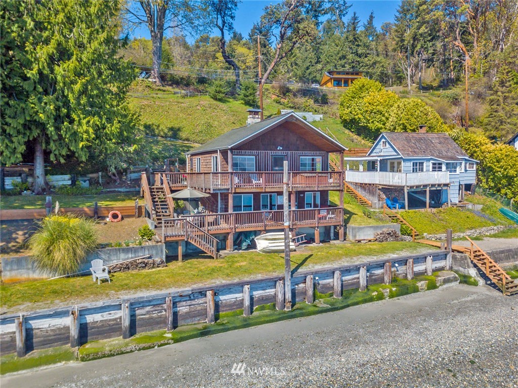 9025 Southwest Summerhurst Road Vashon, WA 98070 - Photo 1 of 38 Gallery Image 1