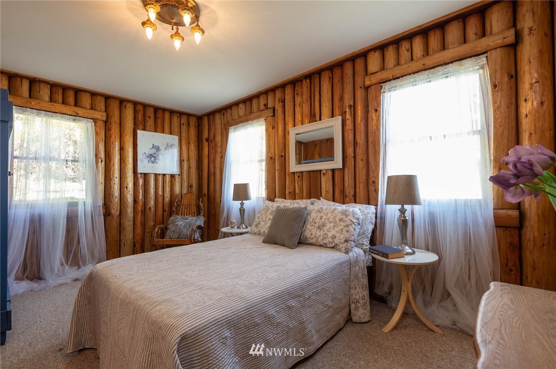 9025 Southwest Summerhurst Road Vashon, WA 98070 - Photo 12 of 38 Gallery Image 12