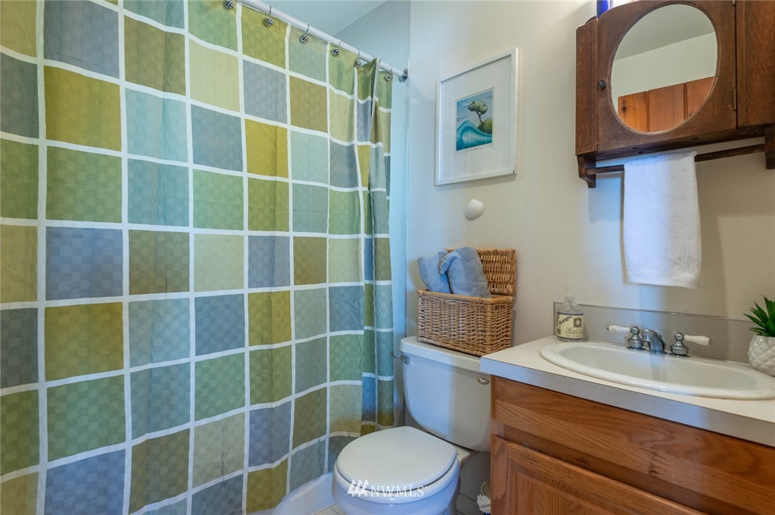 9025 Southwest Summerhurst Road Vashon, WA 98070 - Photo 15 of 38 Gallery Image 15