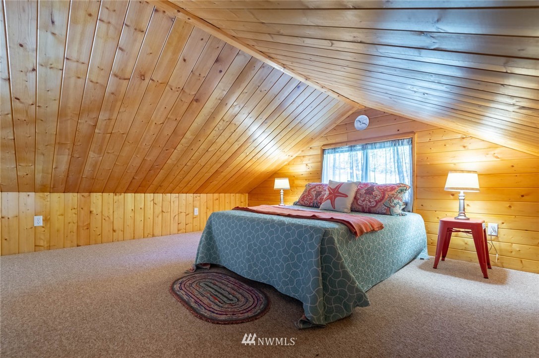 9025 Southwest Summerhurst Road Vashon, WA 98070 - Photo 16 of 38 Gallery Image 16