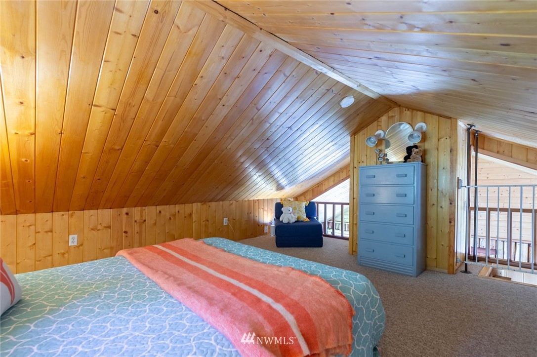 9025 Southwest Summerhurst Road Vashon, WA 98070 - Photo 17 of 38 Gallery Image 17