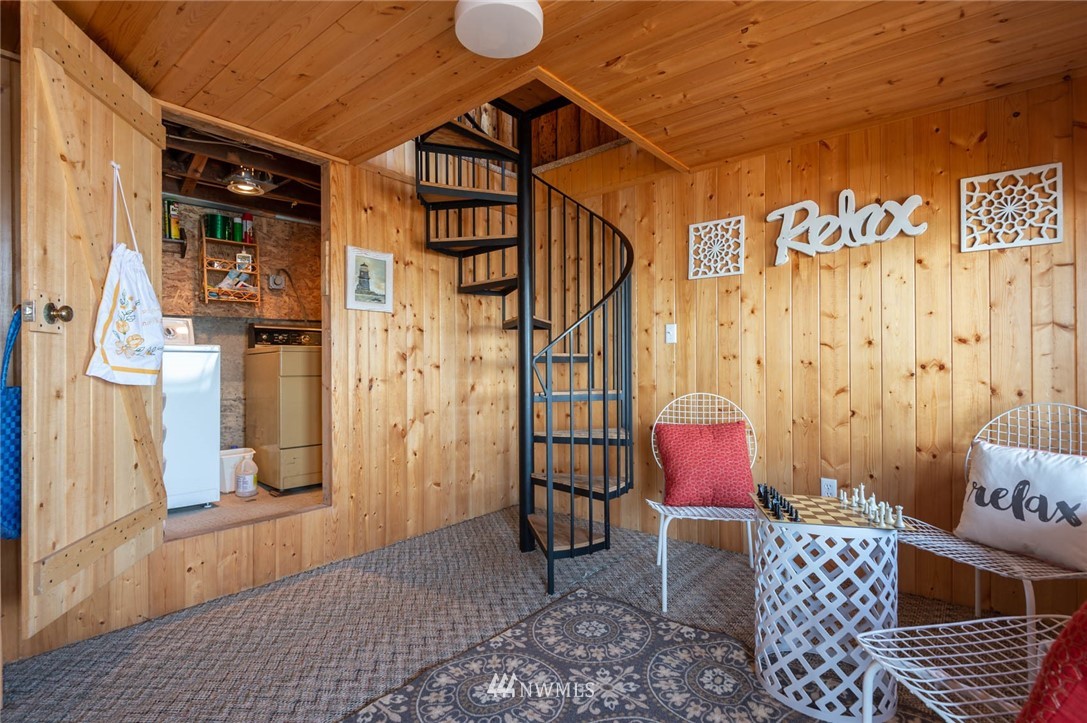9025 Southwest Summerhurst Road Vashon, WA 98070 - Photo 19 of 38 Gallery Image 19