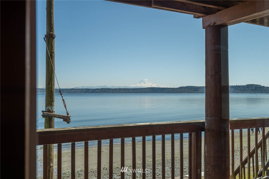 9025 Southwest Summerhurst Road Vashon, WA 98070 - Photo 29 of 38 Gallery Image 29