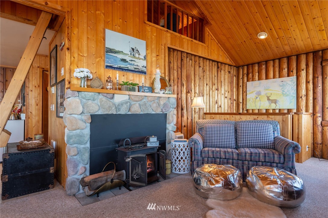 9025 Southwest Summerhurst Road Vashon, WA 98070 - Photo 5 of 38 Gallery Image 5