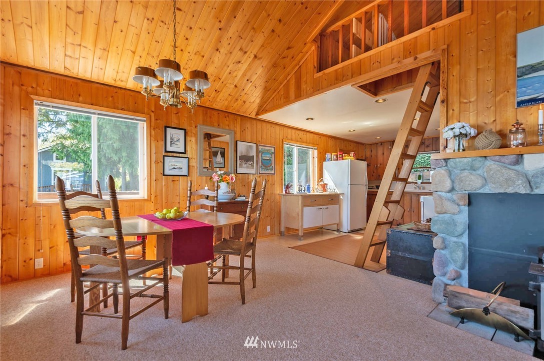 9025 Southwest Summerhurst Road Vashon, WA 98070 - Photo 6 of 38 Gallery Image 6