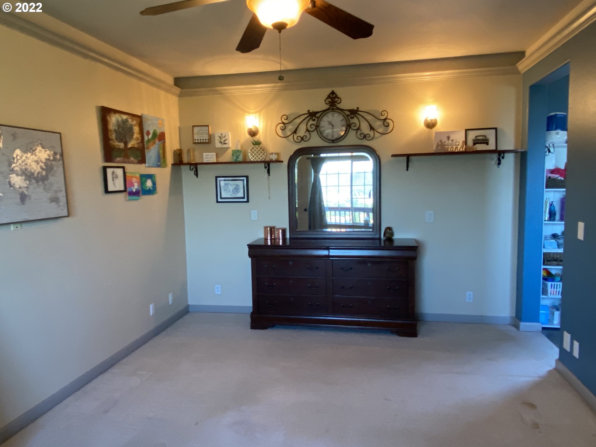 1548 Northeast Rocky Ridge Drive Roseburg, OR 97470 - Photo 17 of 31 a room with lots of frames and chairs