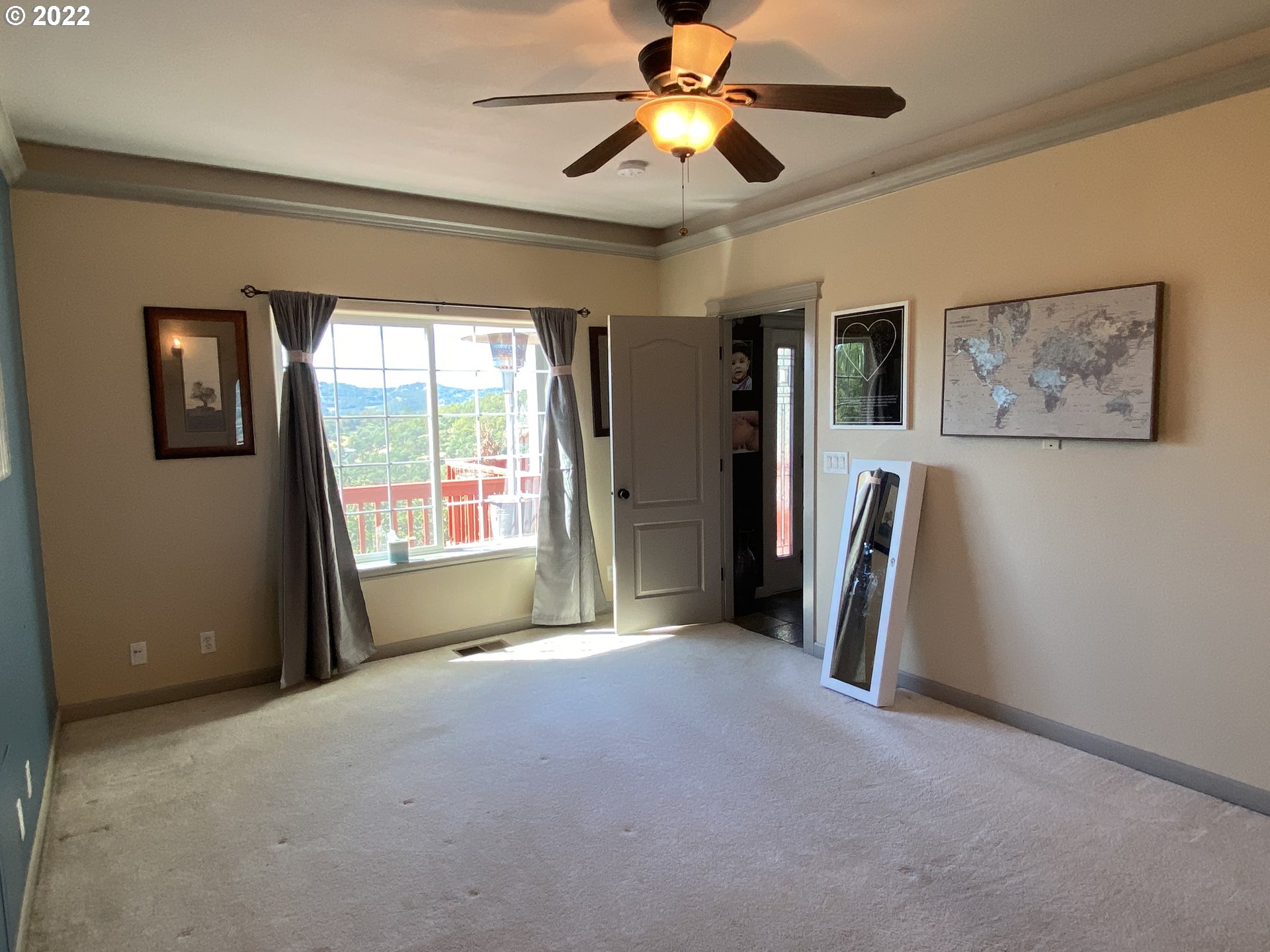 1548 Northeast Rocky Ridge Drive Roseburg, OR 97470 - Photo 18 of 31 a view of a livingroom with a ceiling fan and window