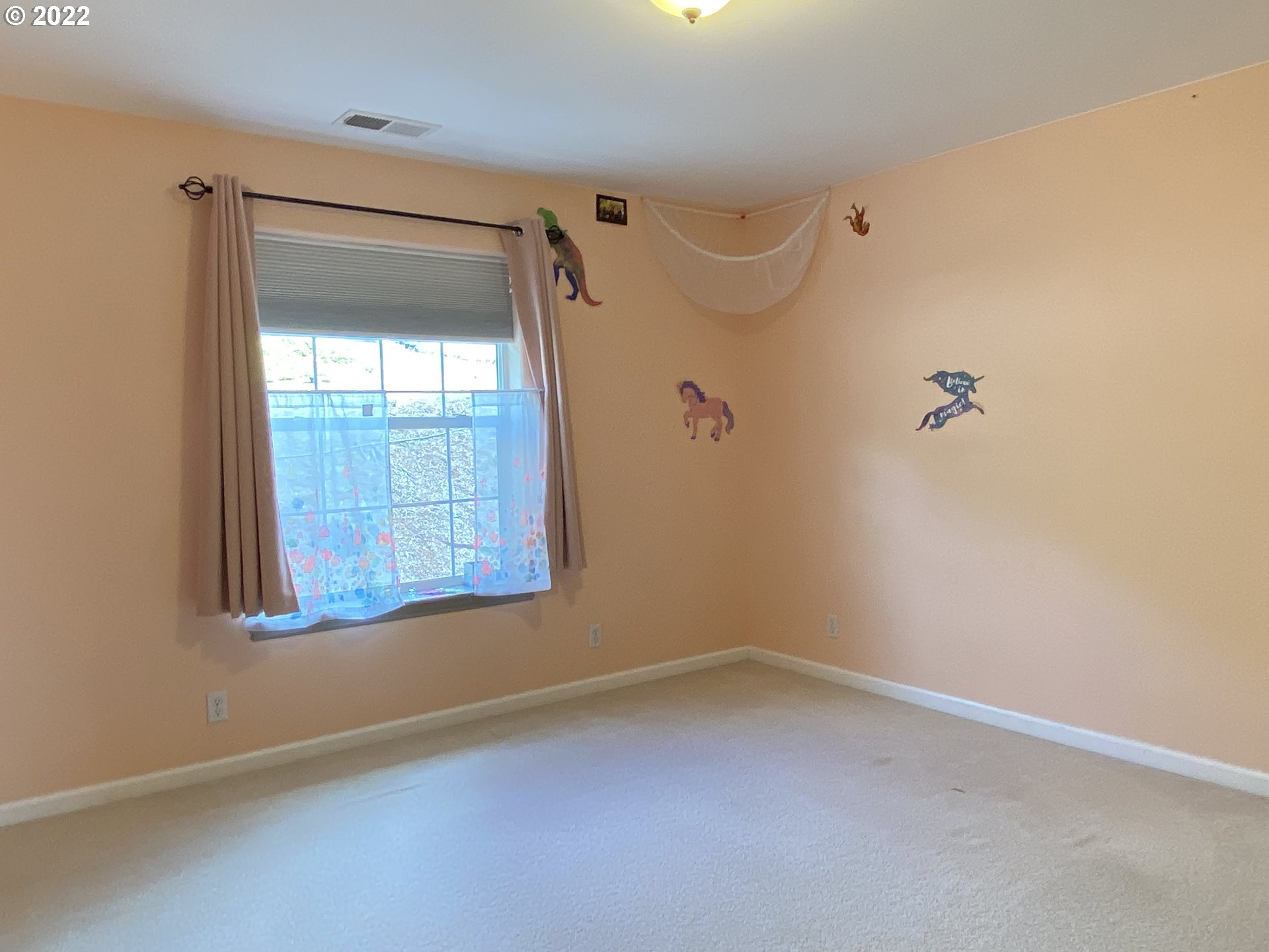 1548 Northeast Rocky Ridge Drive Roseburg, OR 97470 - Photo 26 of 31 an empty room with a window