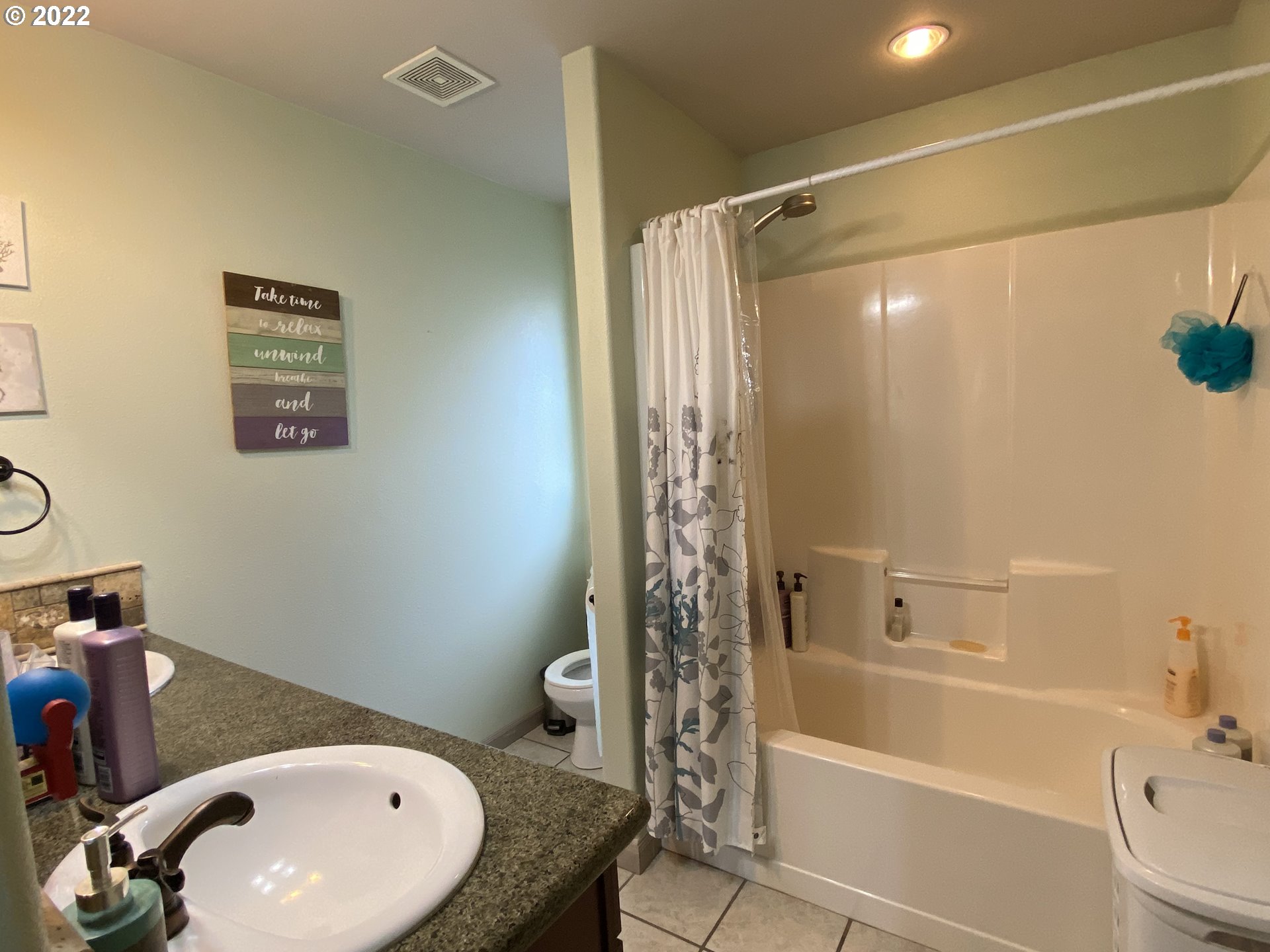 1548 Northeast Rocky Ridge Drive Roseburg, OR 97470 - Photo 27 of 31 a bathroom with a tub and shower