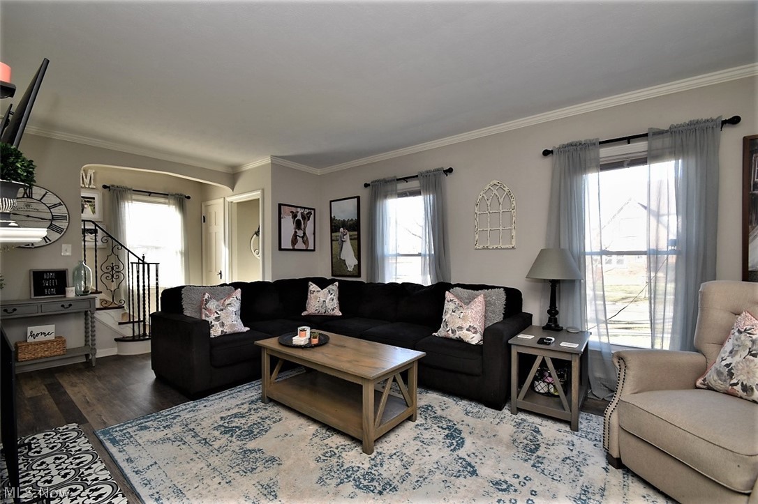 3574 Farland Road University Heights, OH 44118 - Photo 4 of 34 Living room. Wonderful light