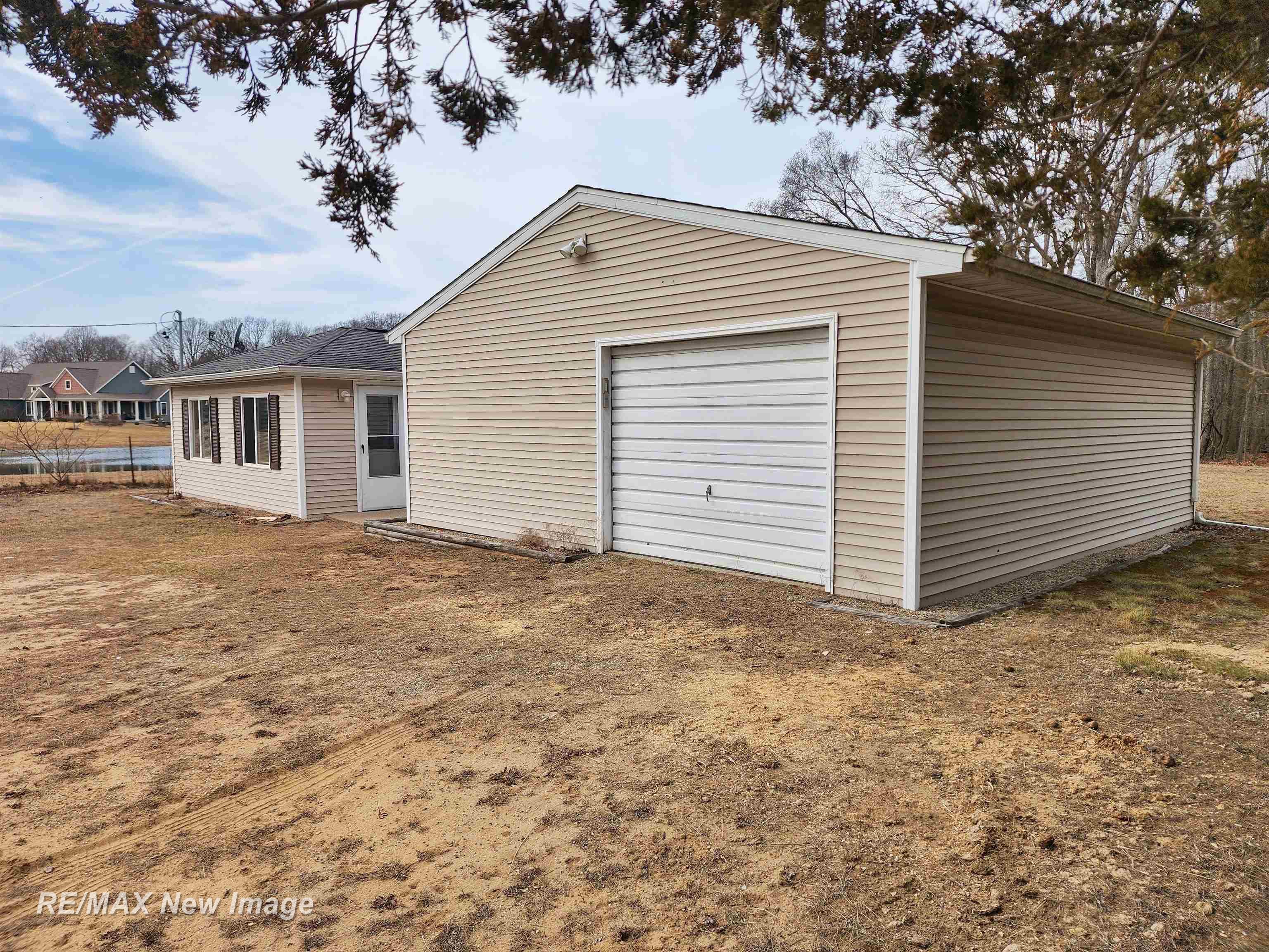 12000 Lakefield Road St. Charles, MI 48655 - Photo 4 of 39 50168912-944735cf-c7d4-418b-9300-71a456c8af53.JPG