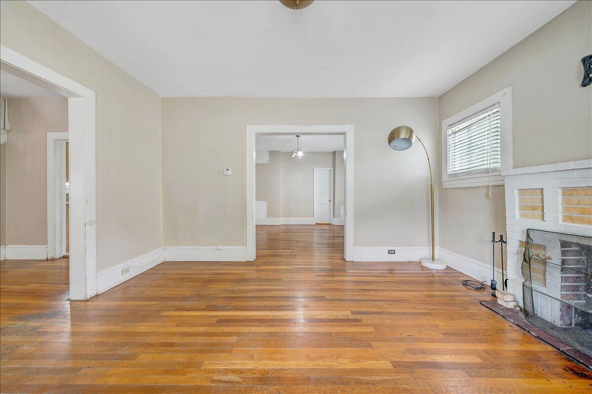 1002 Howbert Avenue Southwest Roanoke, VA 24015 - Photo 5 of 29 09-MIB01491