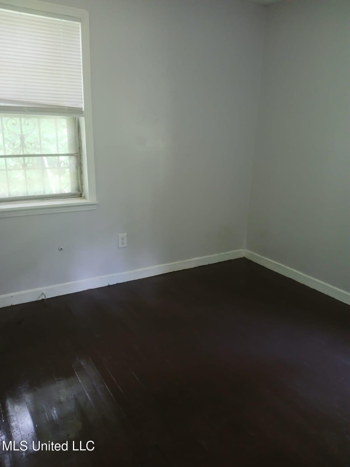 2858 Queensroad Avenue Jackson, MS 39213 - Photo 5 of 12 7b174598-e9e8-446a-b2d0-58cd76ac4017