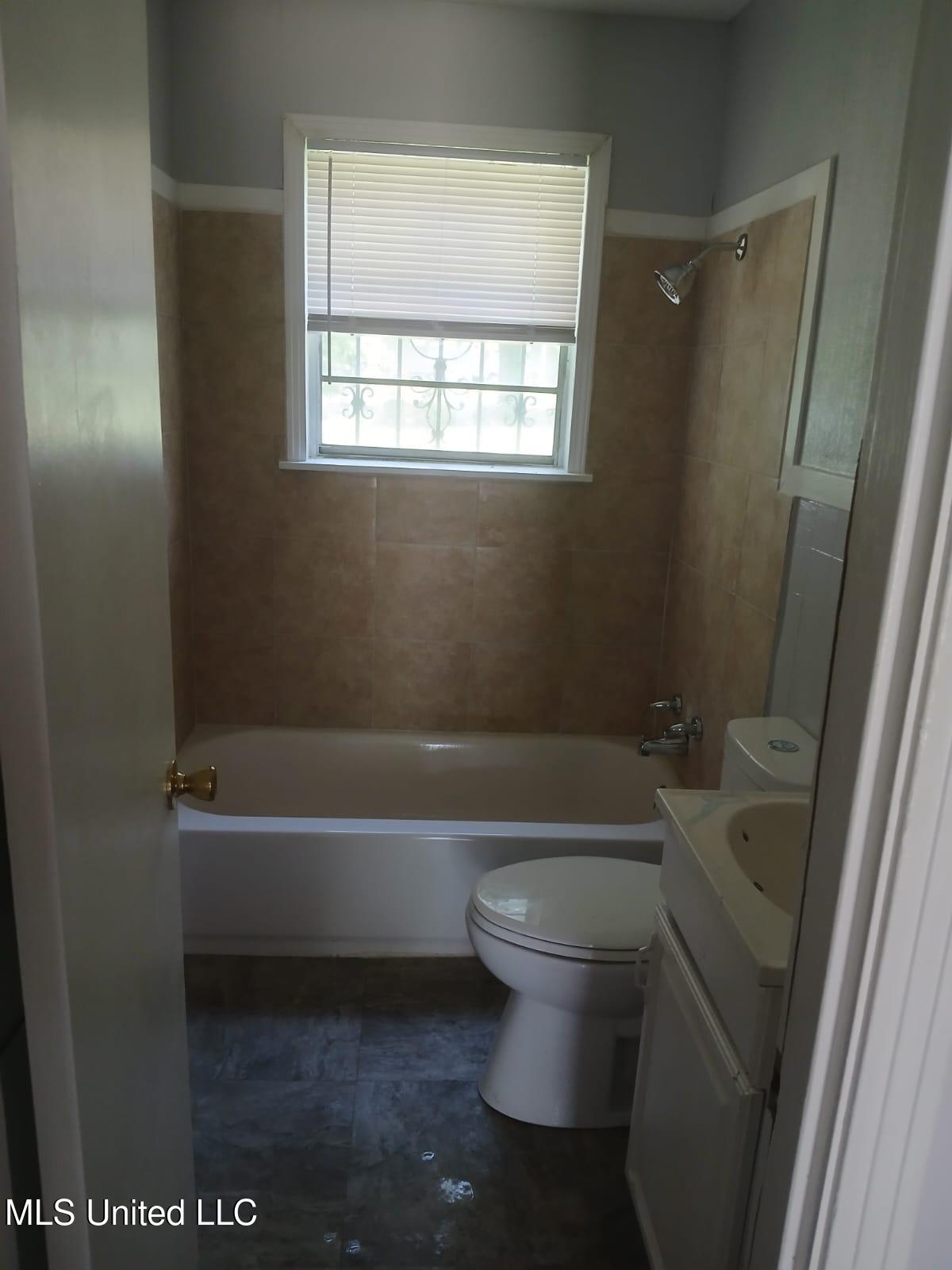 2858 Queensroad Avenue Jackson, MS 39213 - Photo 6 of 12 62cad7b8-3733-4bc7-b46f-8ab921b1973c
