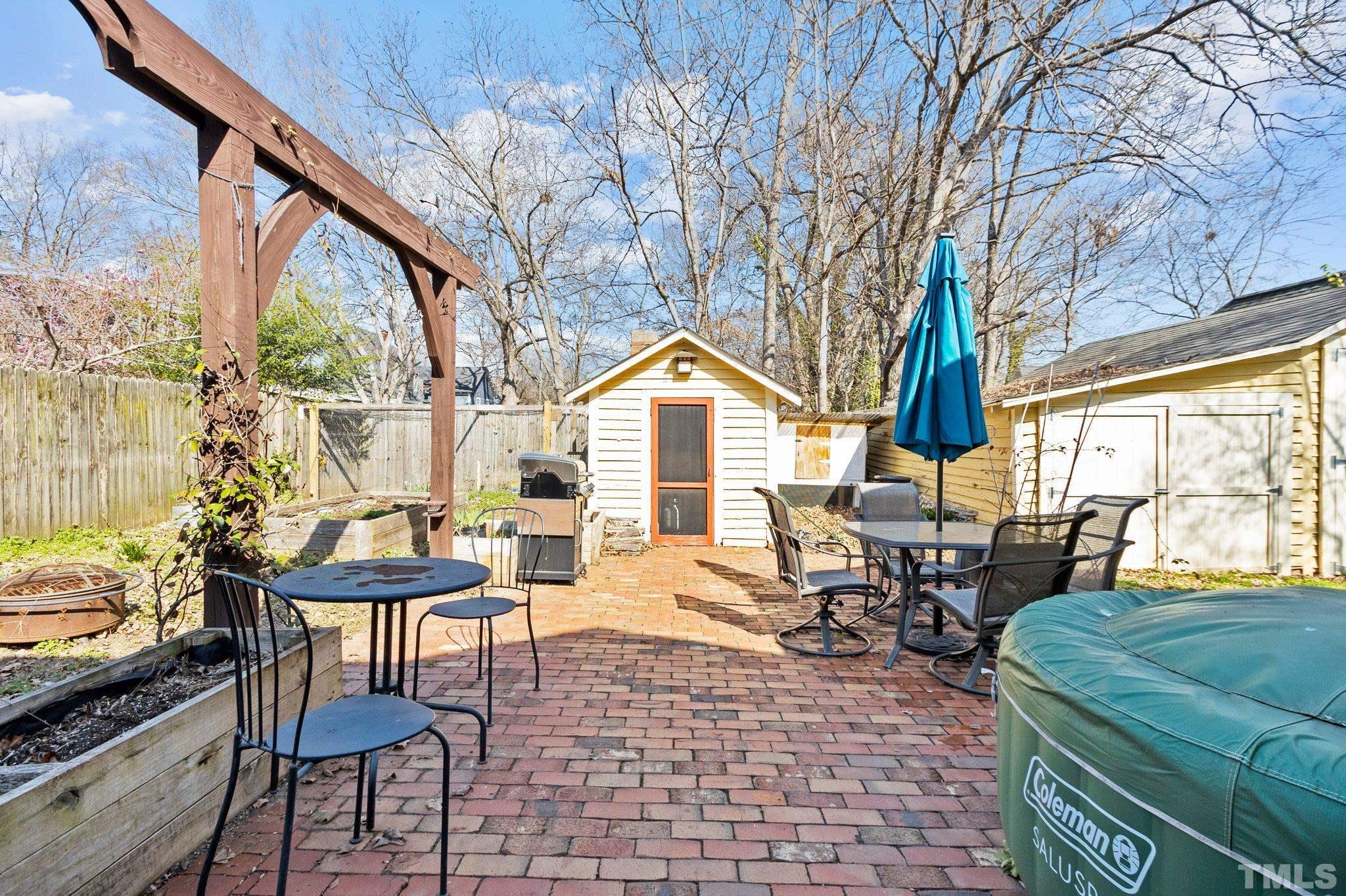 543 East Jones Street Raleigh, NC 27601 - Photo 23 of 31 a outdoor space with chairs and a table