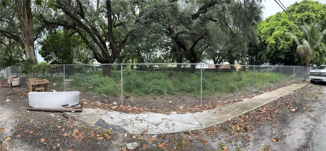 $399,999 | 555 Northeast 147th Street, Miami, FL 33161