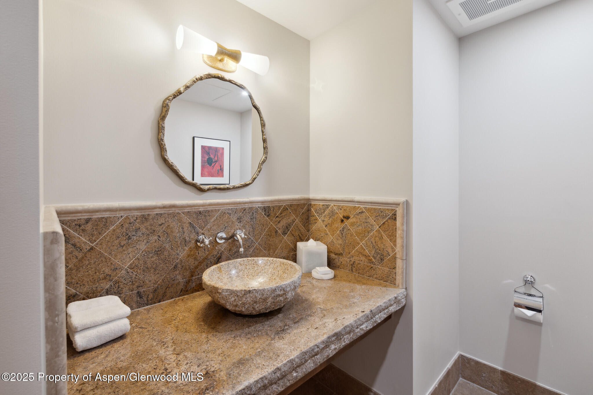 415 East Dean St Unit 49 Week 33 Aspen, CO 81611 - Photo 12 of 29 49BPowderRoom