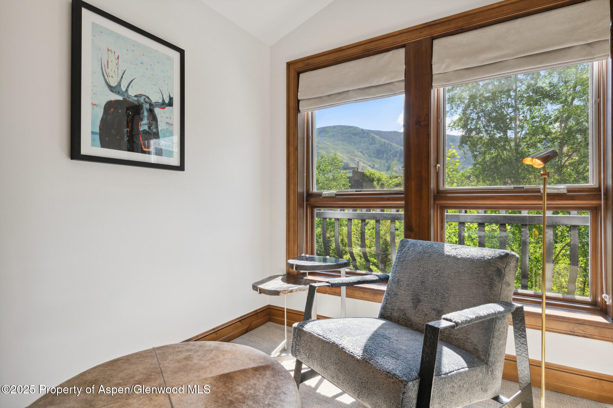 415 East Dean St Unit 49 Week 33 Aspen, CO 81611 - Photo 15 of 29 49BBedroomSittingArea