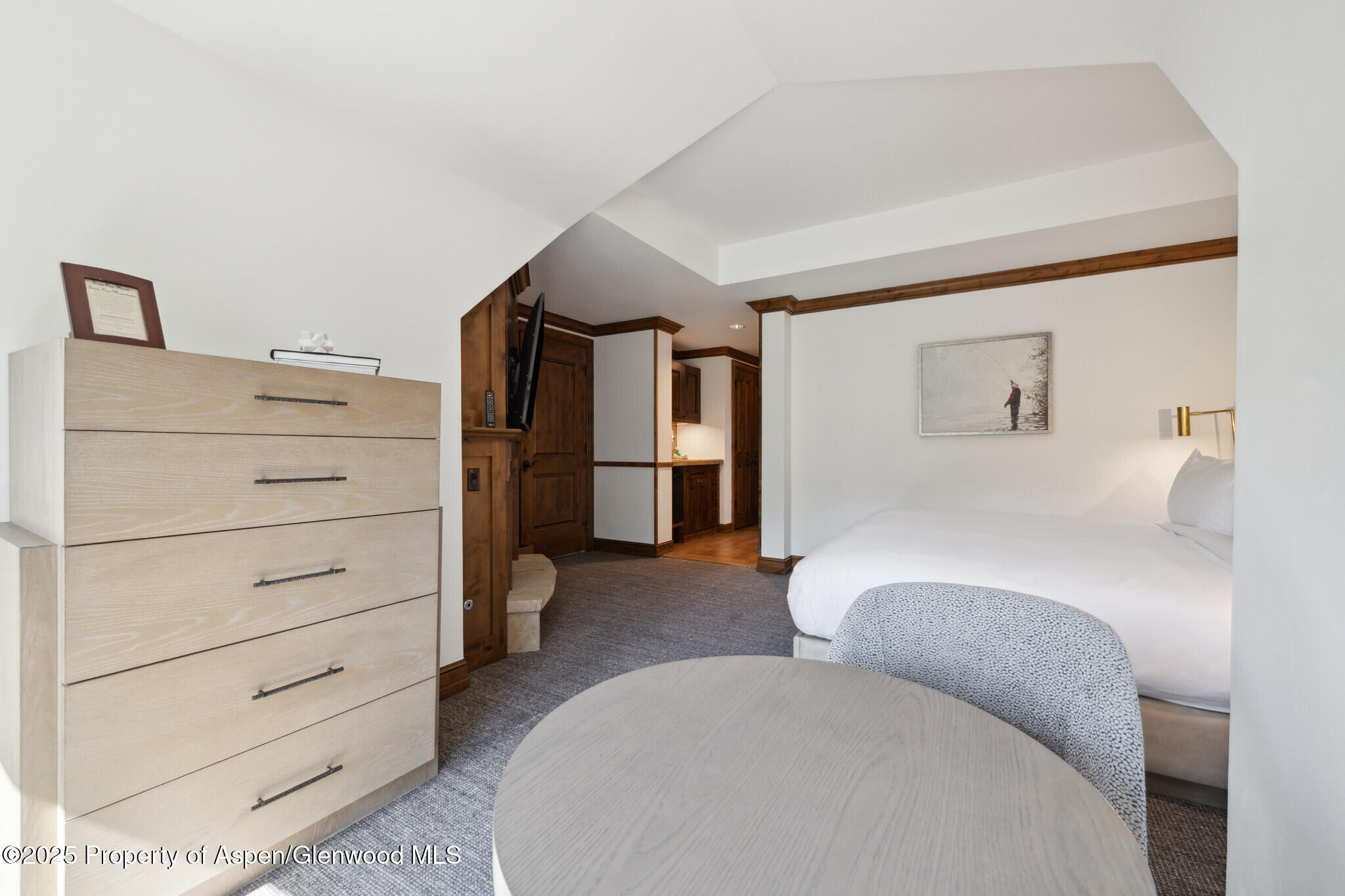 415 East Dean St Unit 49 Week 33 Aspen, CO 81611 - Photo 20 of 29 59ABedroomSittingArea