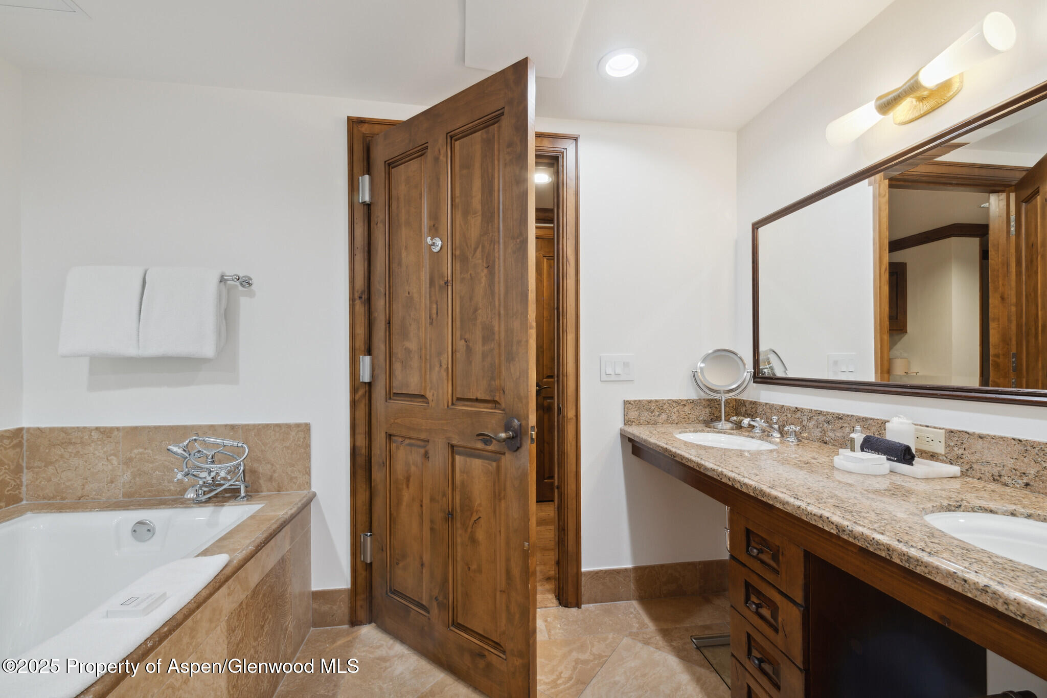 415 East Dean St Unit 49 Week 33 Aspen, CO 81611 - Photo 23 of 29 49ABathroom