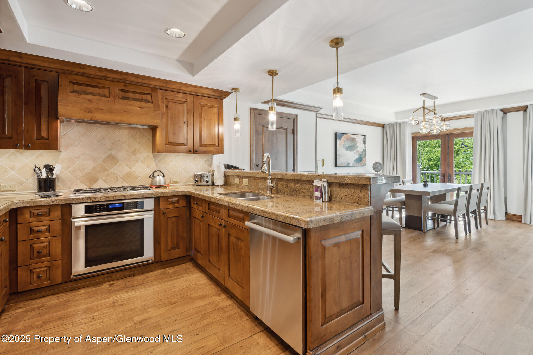 415 East Dean St Unit 49 Week 33 Aspen, CO 81611 - Photo 5 of 29 49BKitchen