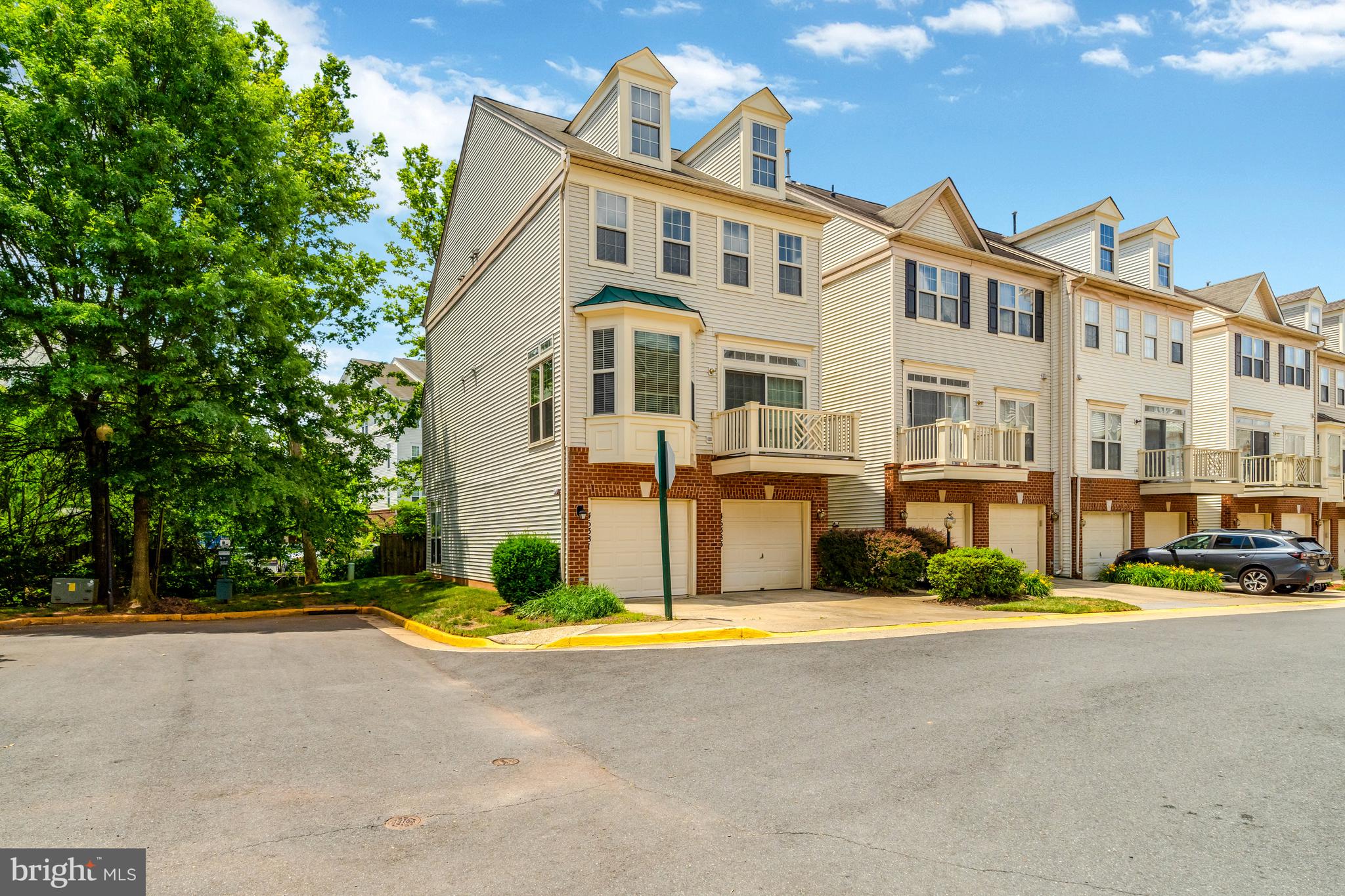 46383 Pryor Square, Unit 76 Sterling, VA 20165 - Photo 2 of 32 End Unit- 2 Br 2 BA -1 Car Garage