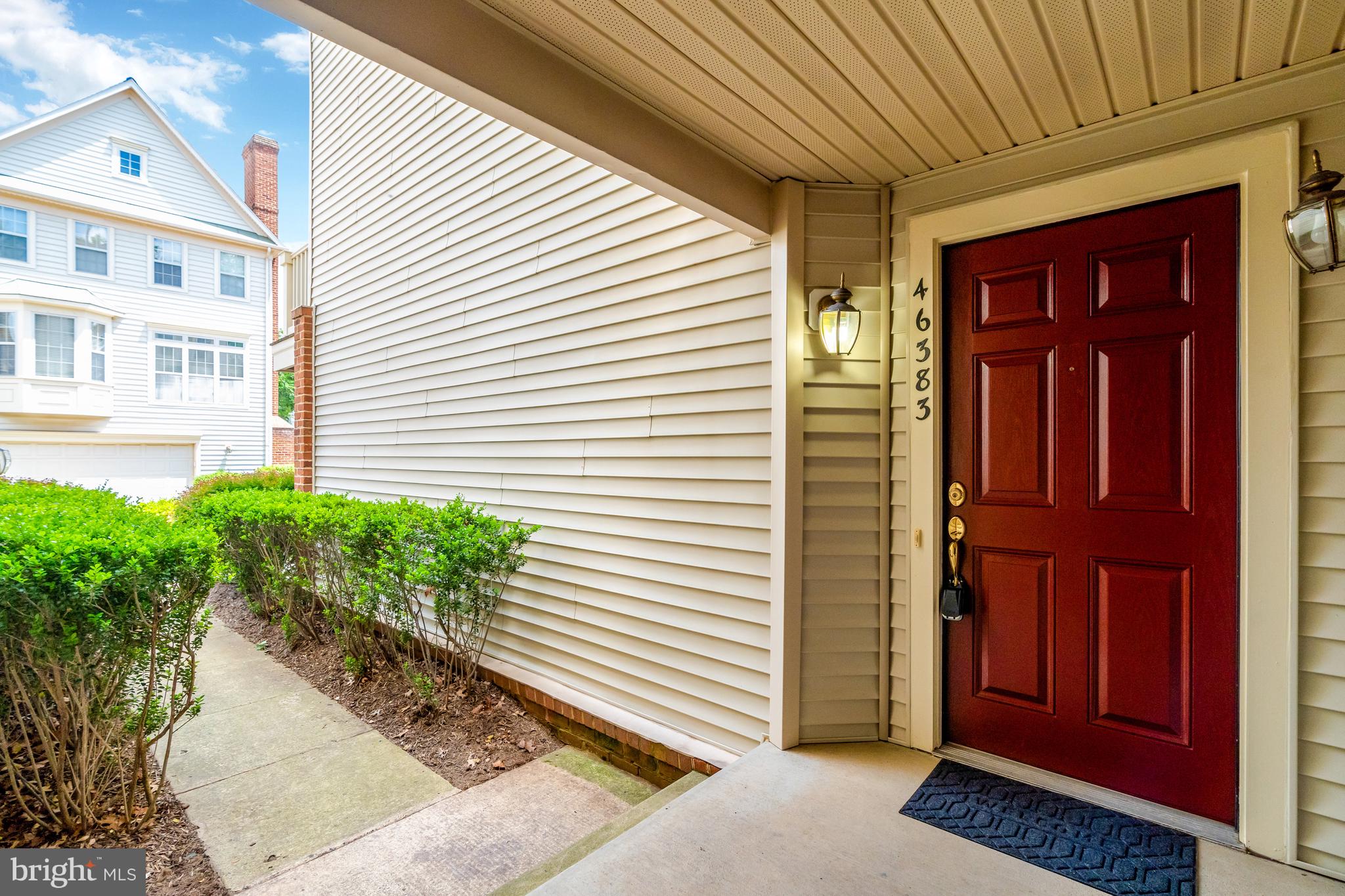 46383 Pryor Square, Unit 76 Sterling, VA 20165 - Photo 3 of 32 Private Covered Entrance