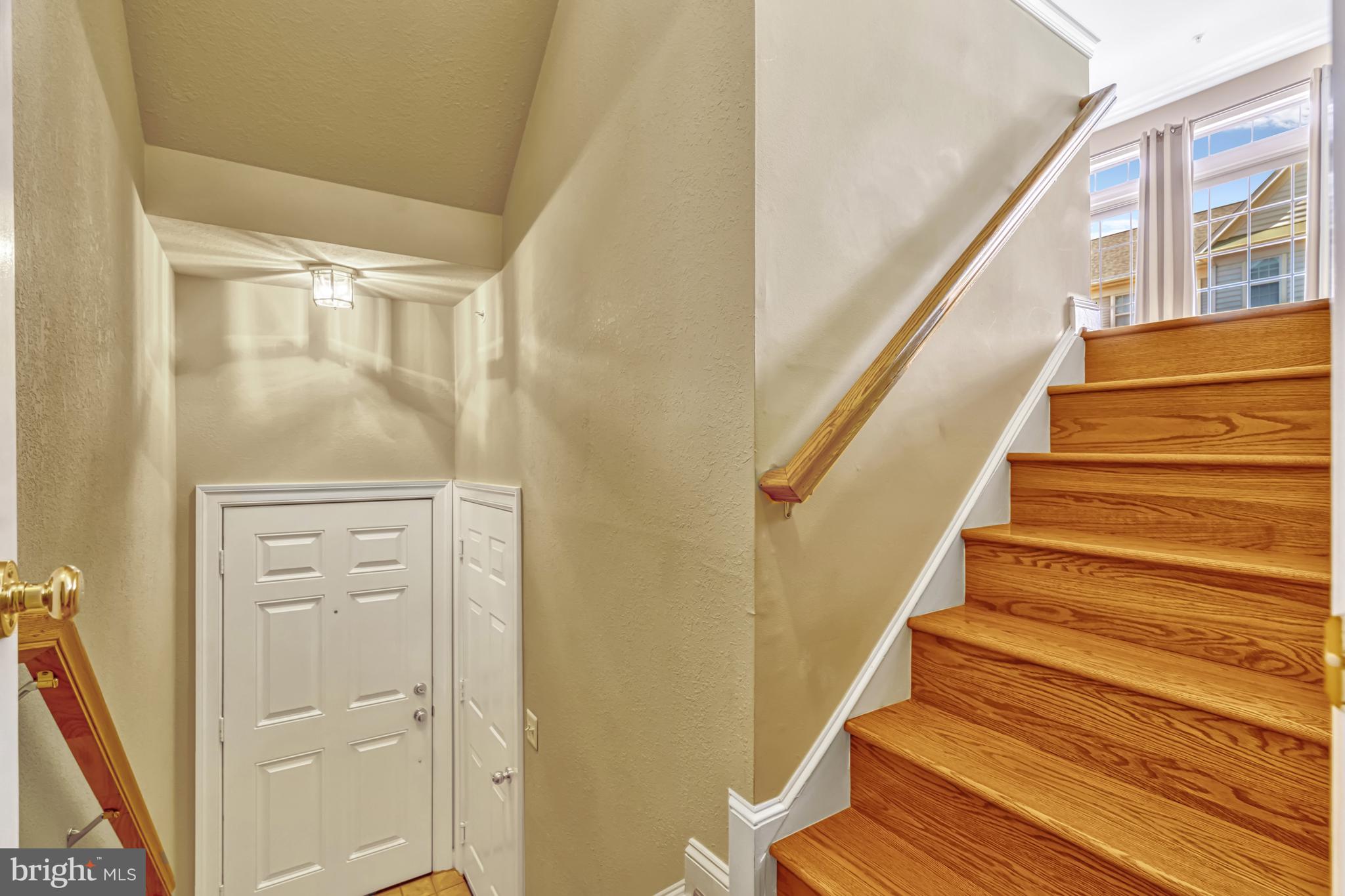 46383 Pryor Square, Unit 76 Sterling, VA 20165 - Photo 5 of 32 Stairway to Upper Level