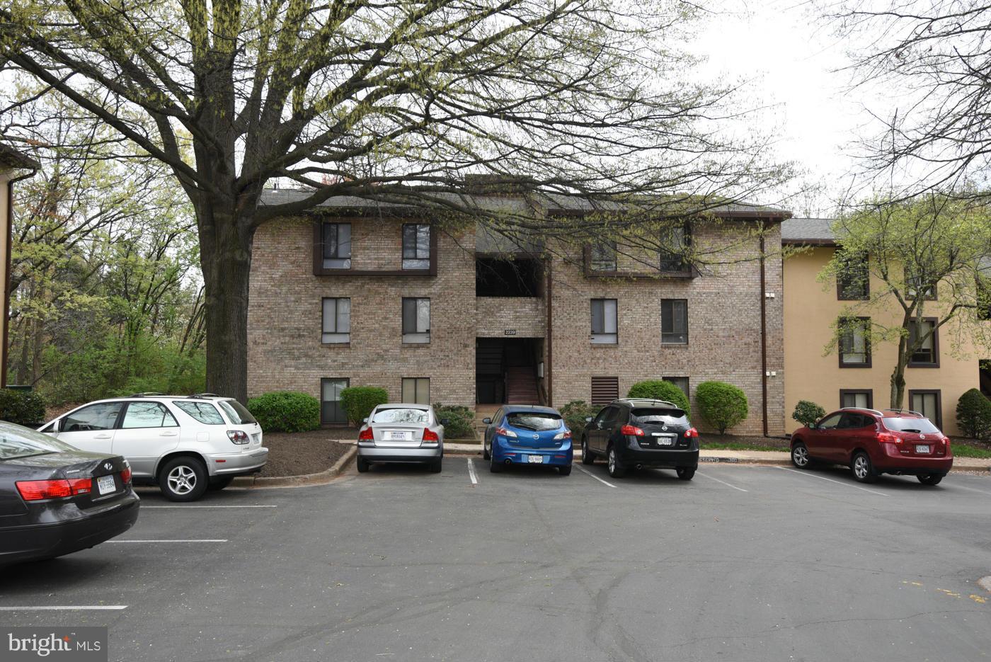 2239 Castle Rock Square, Unit 2B Reston, VA 20191 - Photo 18 of 25 Exterior (Front)