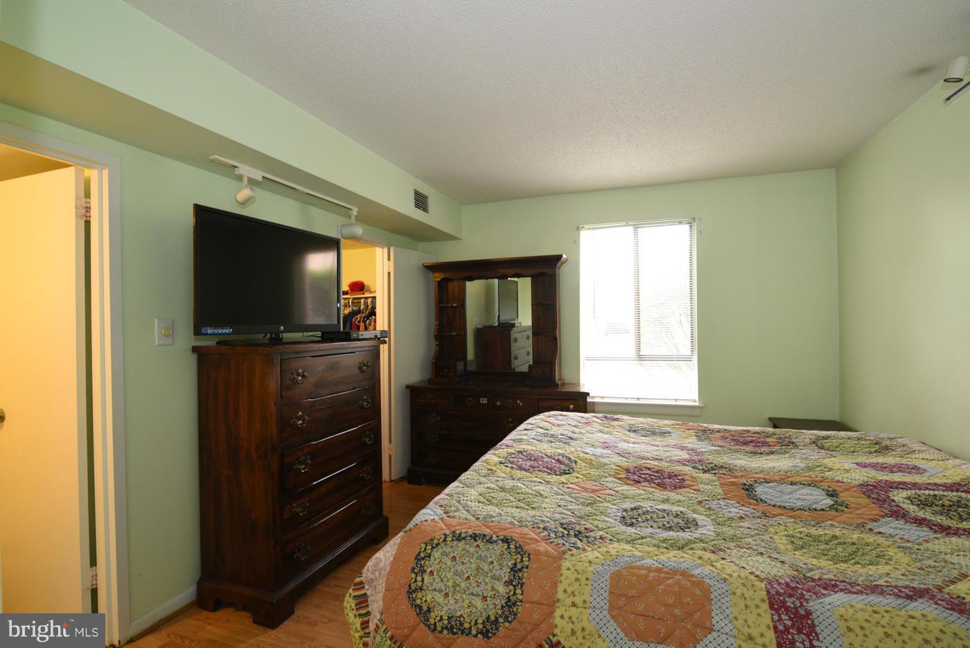 2239 Castle Rock Square, Unit 2B Reston, VA 20191 - Photo 9 of 25 Bedroom (Master)