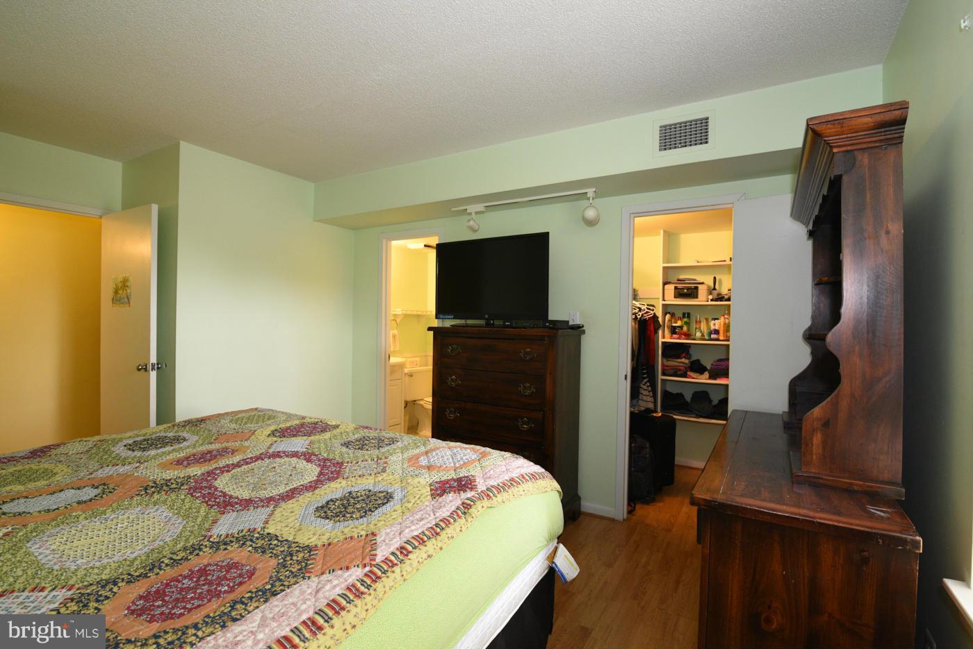 2239 Castle Rock Square, Unit 2B Reston, VA 20191 - Photo 10 of 25 Bedroom (Master)