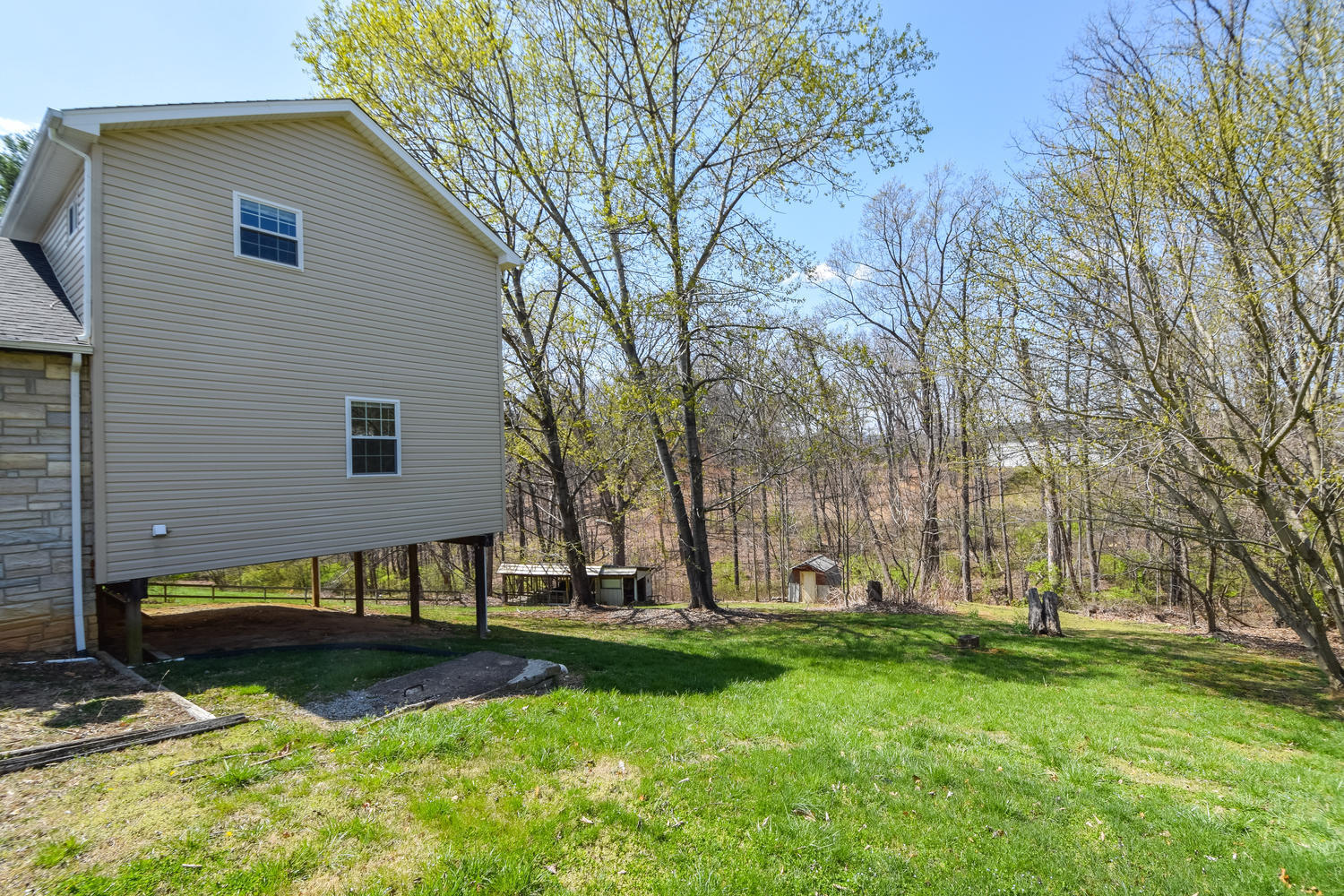 343 Ridge Road Troutville, VA 24175 - Photo 23 of 29 343 Ridge Rd Troutville VA-large-026-27-