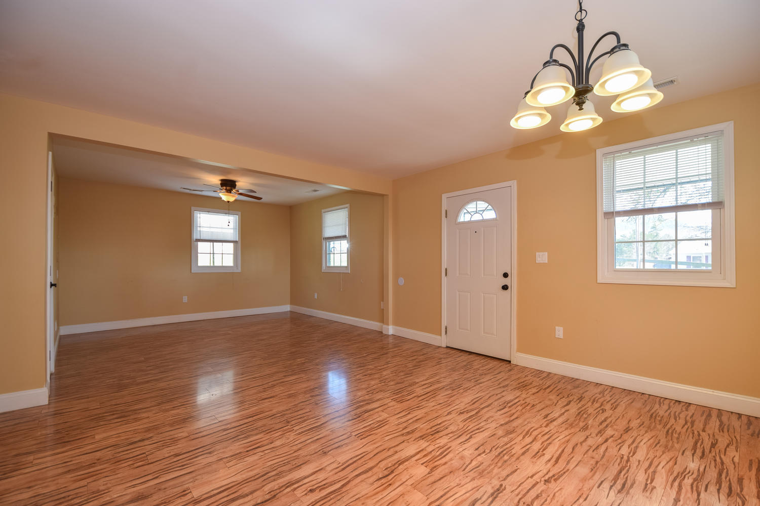 343 Ridge Road Troutville, VA 24175 - Photo 4 of 29 343 Ridge Rd Troutville VA-large-006-11-