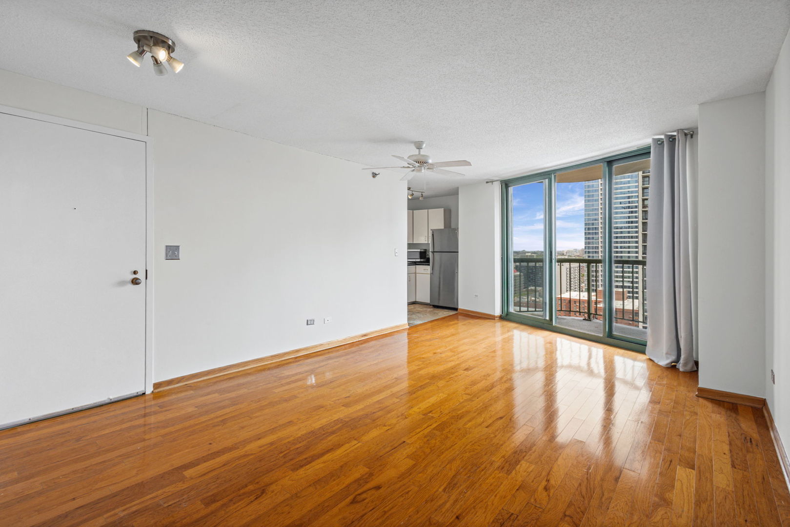111 West Maple Street, Unit 1807 Chicago, IL 60610 - Photo 10 of 36