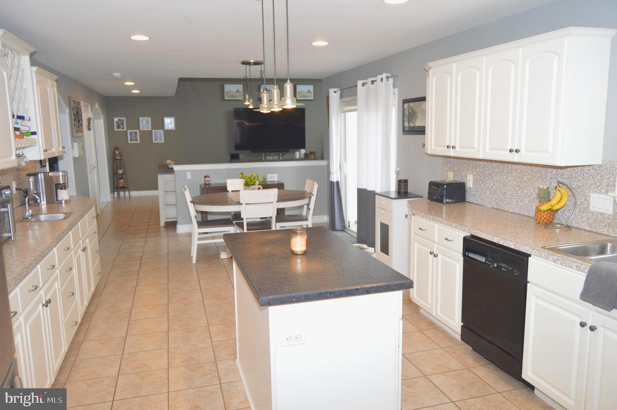 104 Meadow View Drive Reading, PA 19605 - Photo 11 of 67 Kitchen