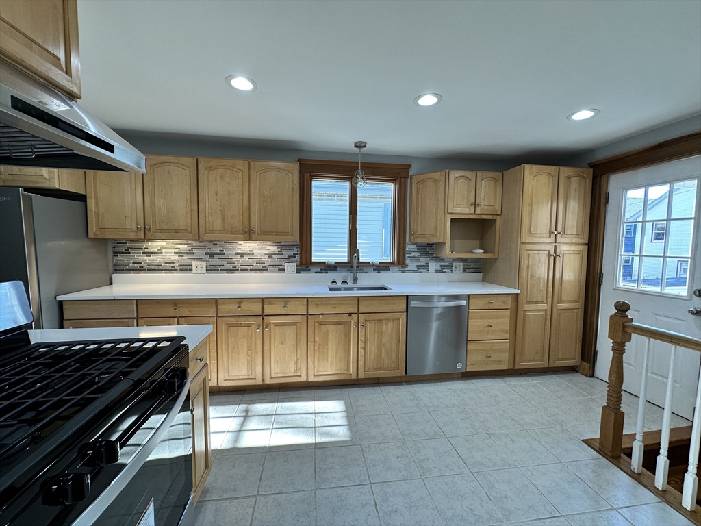 159 Boston Avenue, Unit 2 Somerville, MA 02144 - Photo 3 of 20
