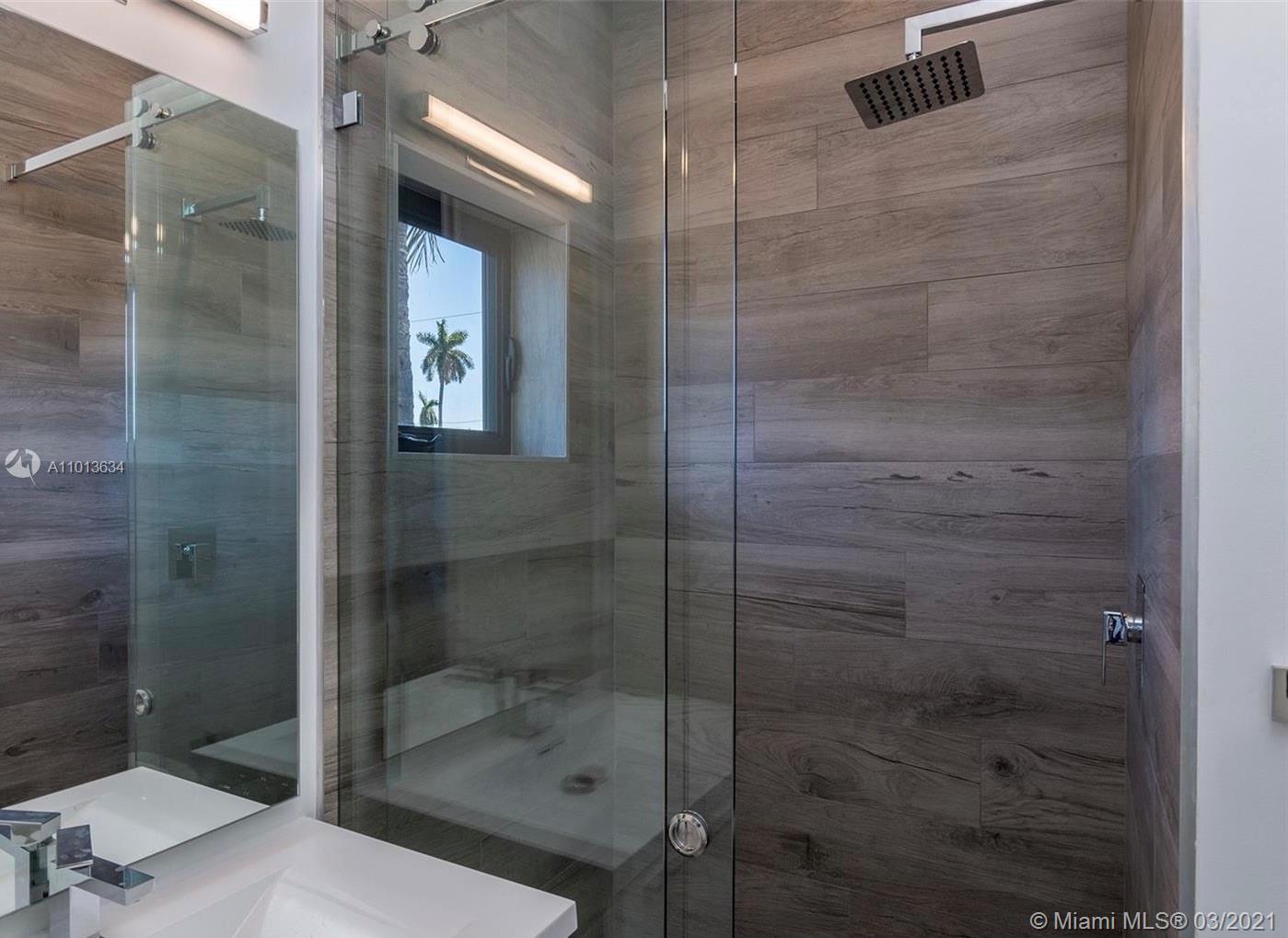 1535 Bay Road Miami Beach, FL 33139 - Photo 8 of 13 Gallery Image 8