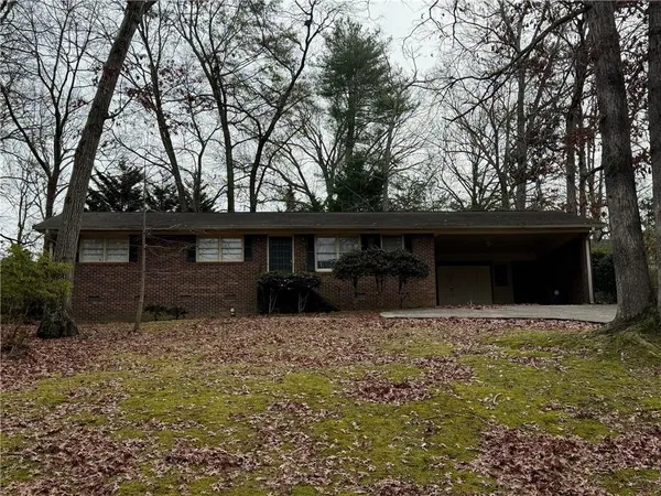 a front view of house with yard