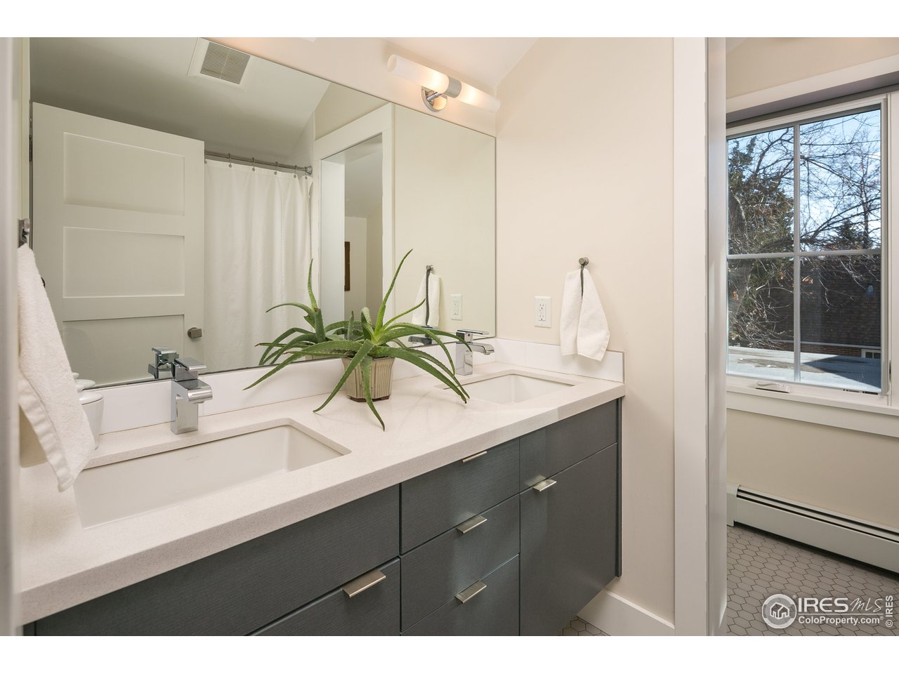 3221 8th Street Boulder, CO 80304 - Photo 31 of 39 Upstairs bathroom