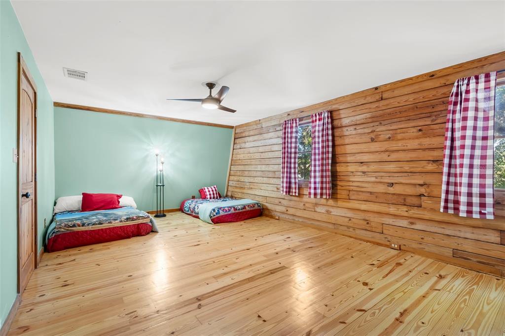 809 Cardinal Avenue Palm Harbor, FL 34683 - Photo 31 of 66 a bedroom with furniture and a window