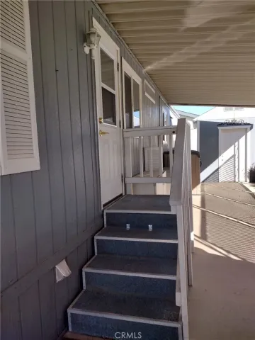 a view of entryway with a front door