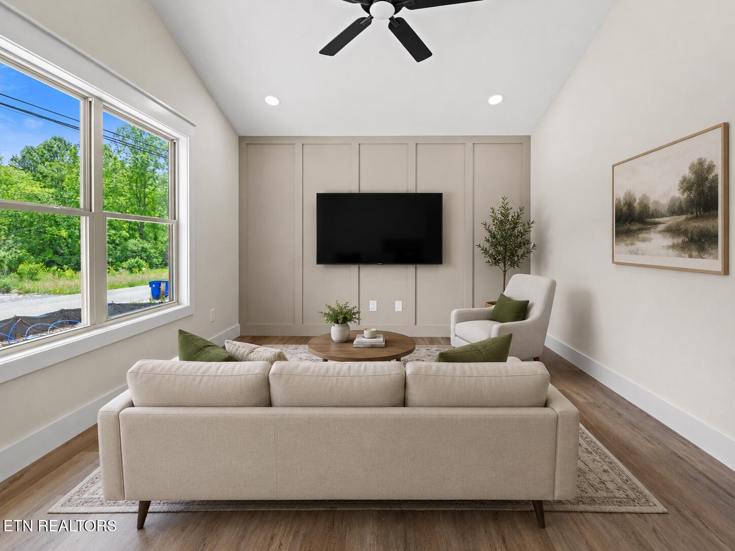 518 Blockhouse Valley Road Clinton, TN 37716 - Photo 4 of 16 18-print-Blockhouse Living Room