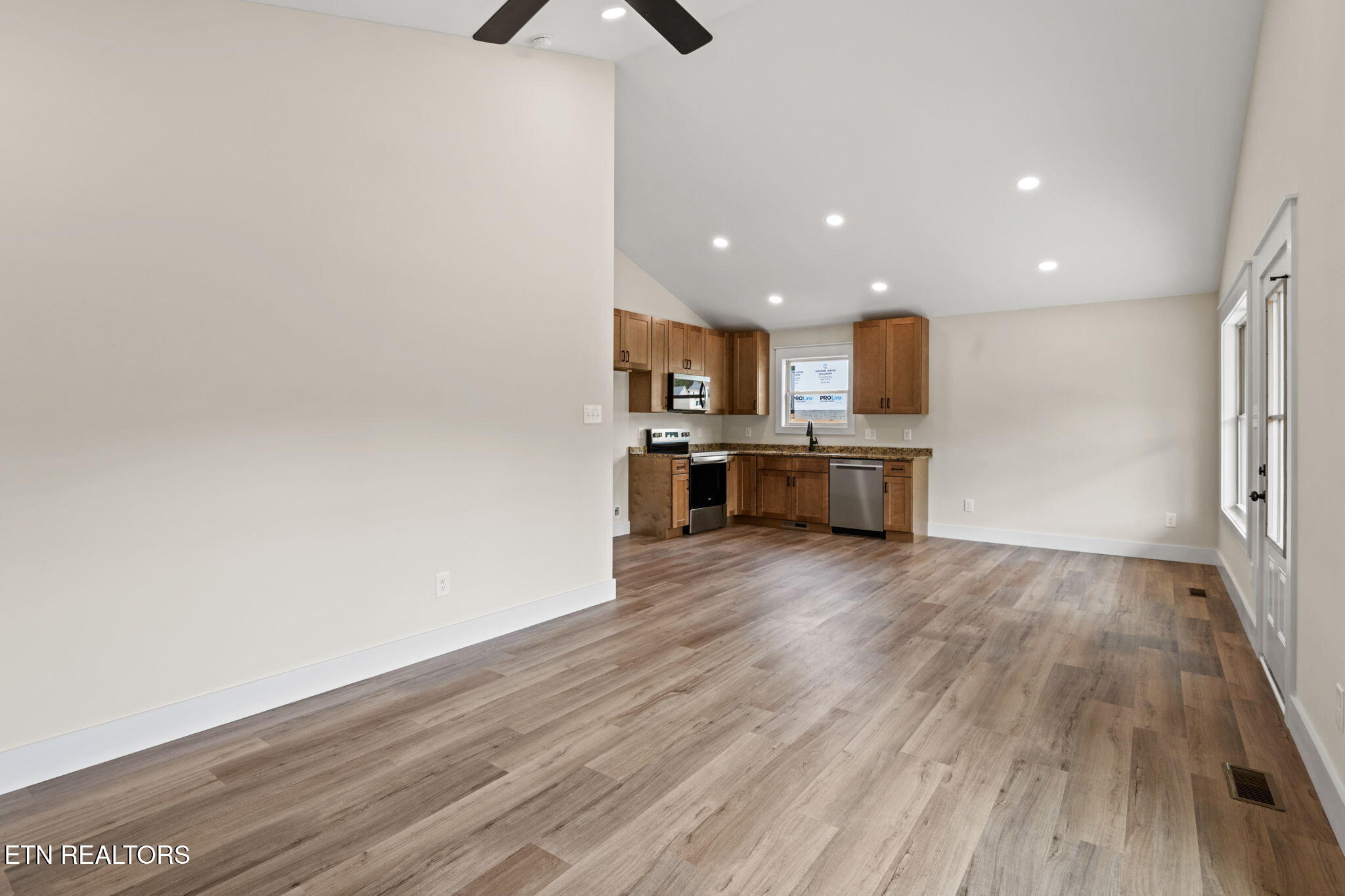 518 Blockhouse Valley Road Clinton, TN 37716 - Photo 5 of 16 15-web-or-mls-518 Blockhouse-5870
